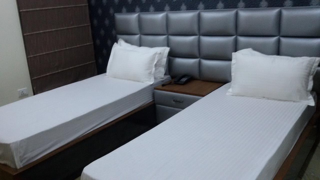 Hotel Royal International ニューデリー エクステリア 写真
