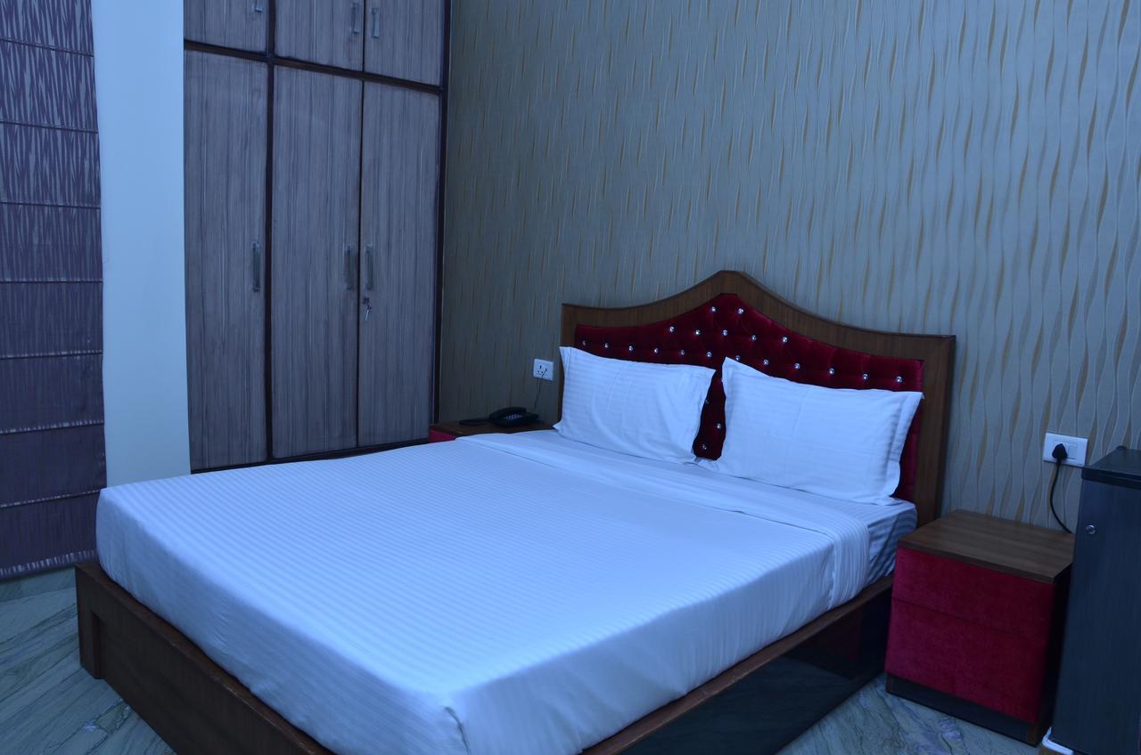 Hotel Royal International ニューデリー エクステリア 写真