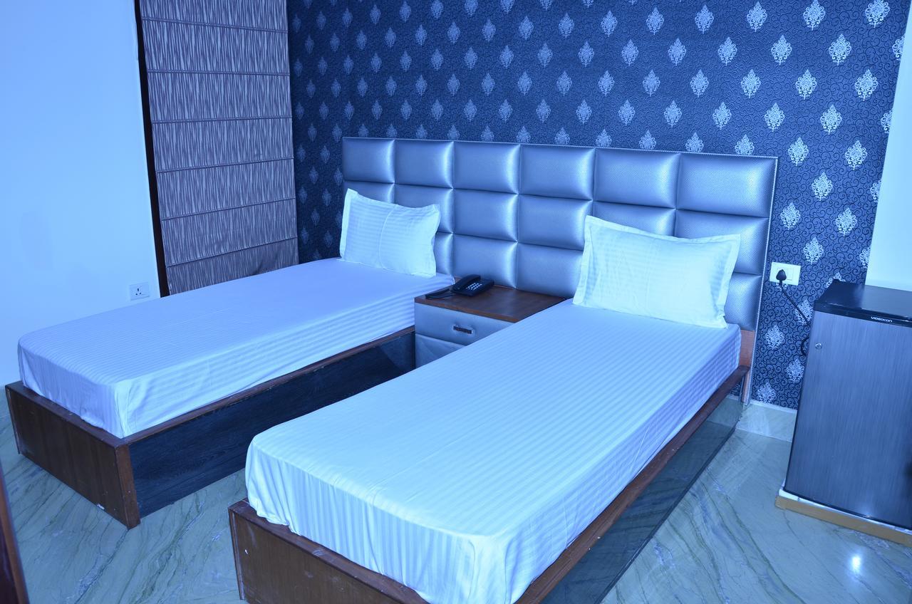 Hotel Royal International ニューデリー エクステリア 写真