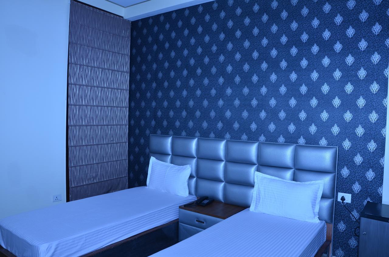 Hotel Royal International ニューデリー エクステリア 写真
