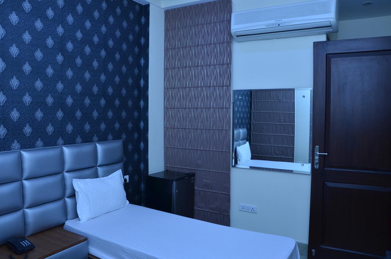Hotel Royal International ニューデリー エクステリア 写真